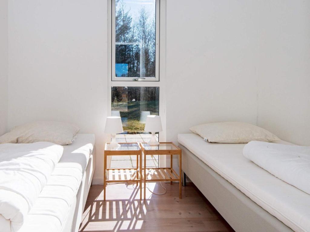 Postel nebo postele na pokoji v ubytování 14 person holiday home in Glesborg-By Traum