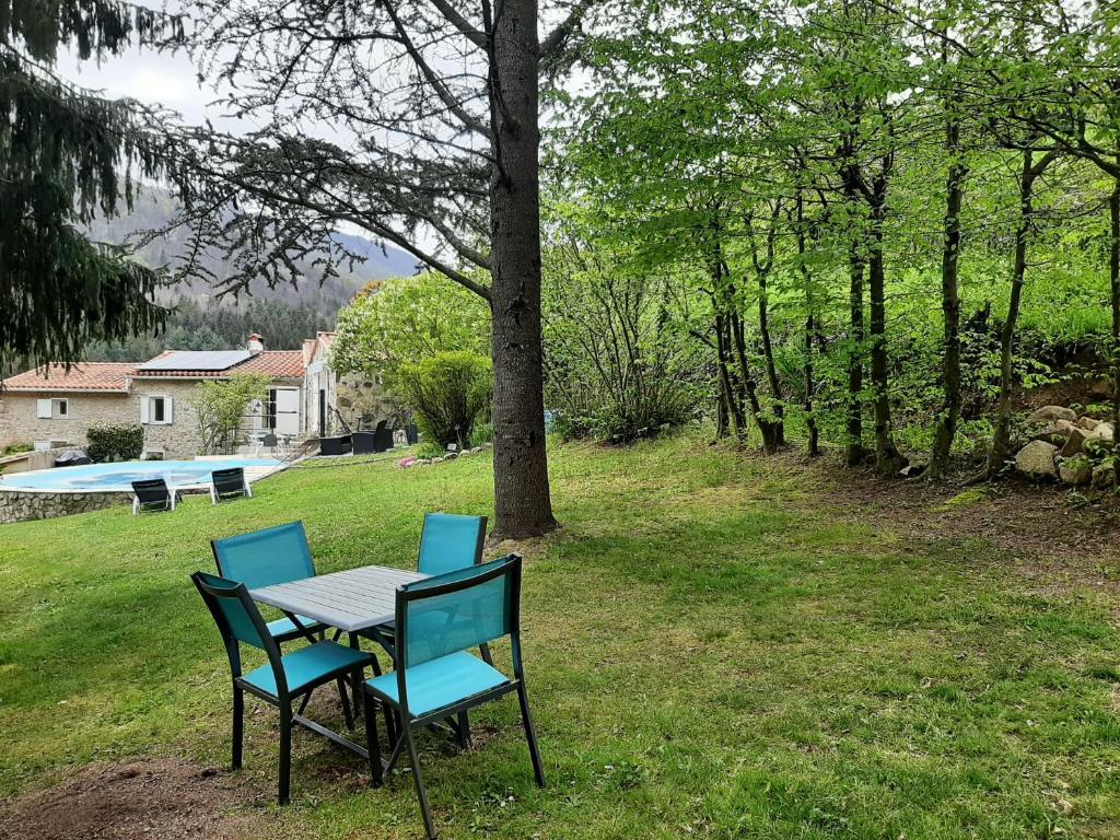 Zahrada ubytování maison en pierre dans un écrin de verdure