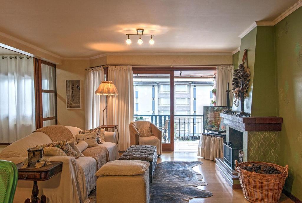 ALMERIS PECIN 304 - 3 DORMITÓRIOS JUNTO À RUA COBERTA!  ALMERIS PECIN 304 - 3 DORMITÓRIOS JUNTO À RUA COBERTA!