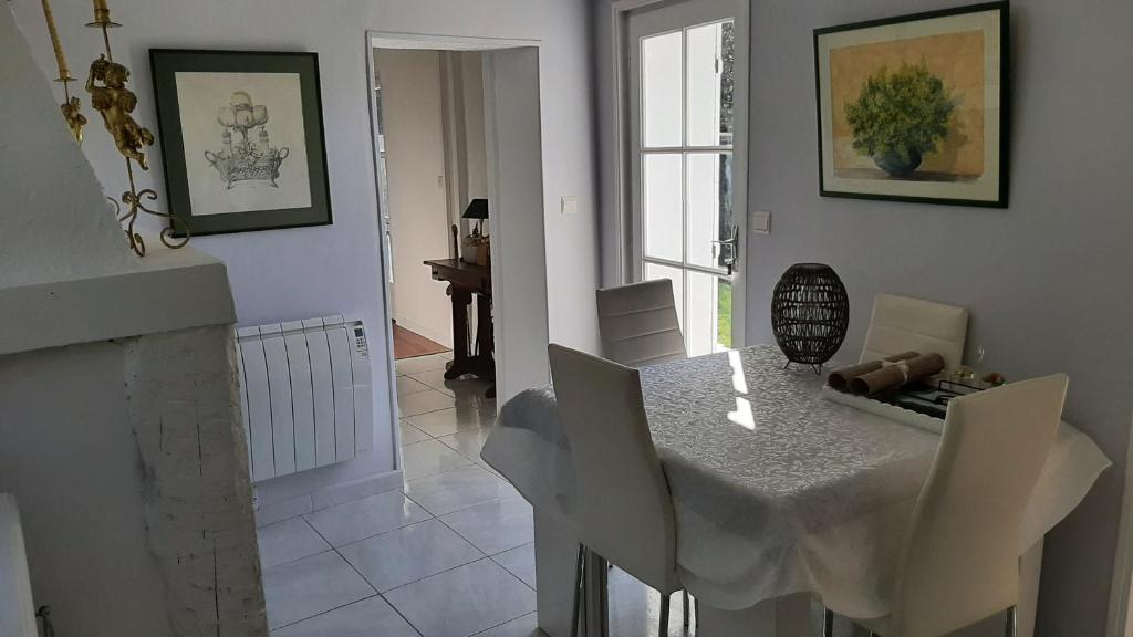 Fotografie z fotogalerie ubytování maison en pierre dans un écrin de verdure v destinaci Saint-Laurent-de-Cerdans