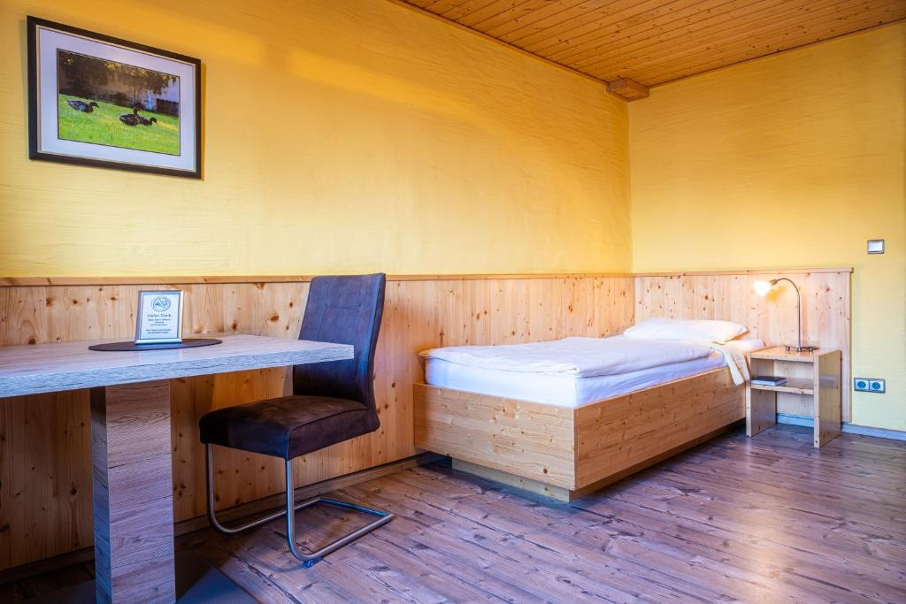 Postel nebo postele na pokoji v ubytování Gasthof Weißer Schwan