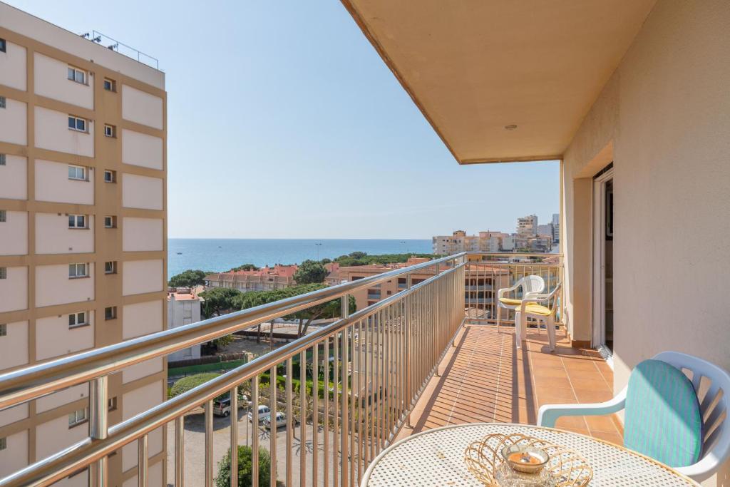 Hauzify I Apartament Trevol, Platja dAro, Spain - Booking.com