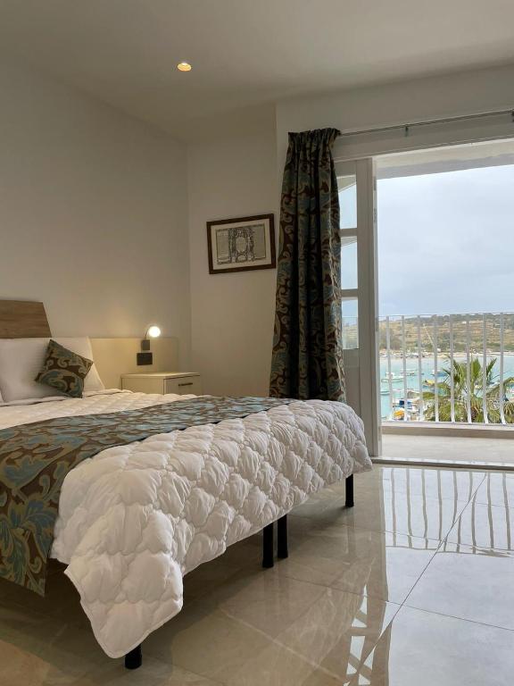 Postel nebo postele na pokoji v ubytování La Reggia Seaview Guesthouse