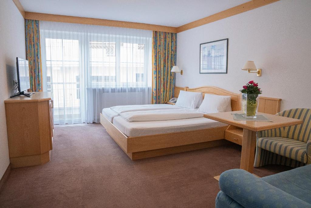 Postel nebo postele na pokoji v ubytování Hotel Garni Angelika