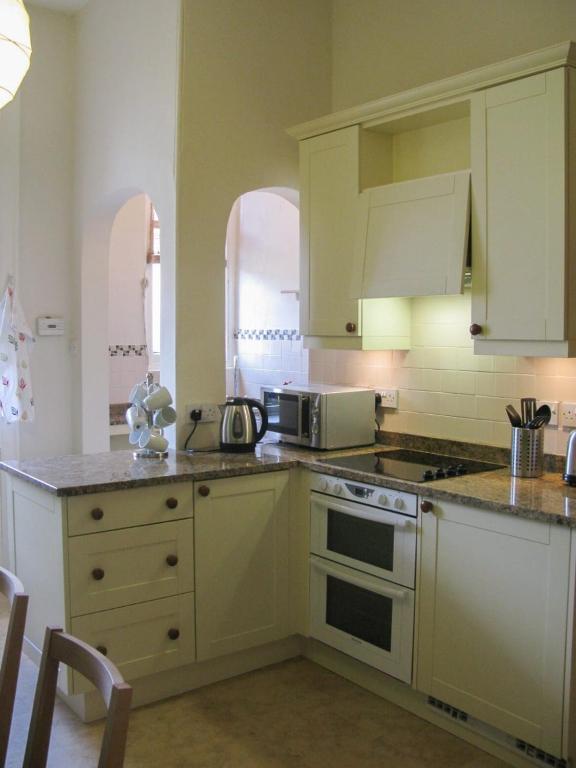 Spacious Homely Flat - Sleeps 6
