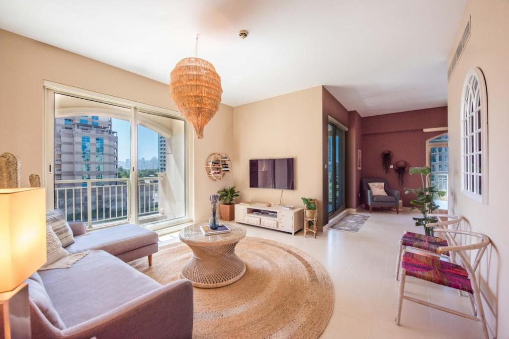 Modern 2 BR Arabian Corner apartment The Greens (Émirats Dubaï