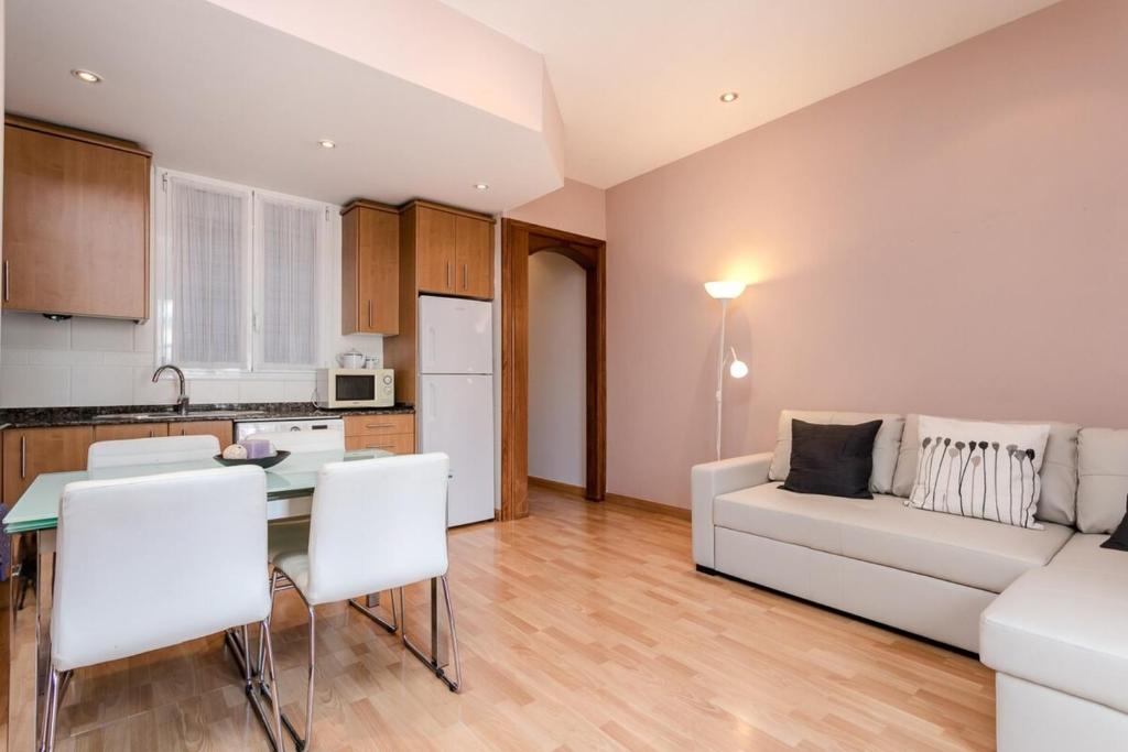Kuchyňa alebo kuchynka v ubytovaní Fantastic 2 Bedroom 5 minutes by car from Plaza Catalunya