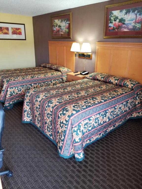 Hermitage Inn - Standard Room With Two Double Beds- Smoking