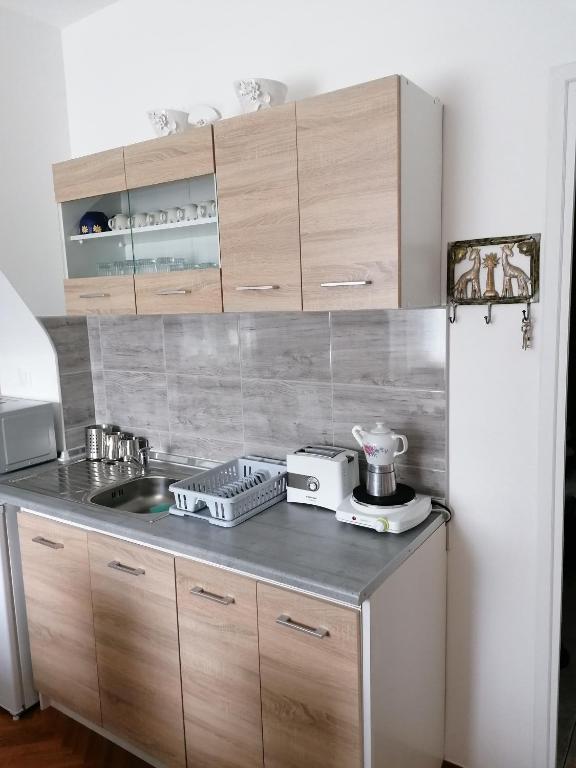Kuchnia lub aneks kuchenny w obiekcie Viola Apartmanház