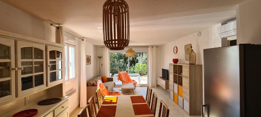 Nhà bếp/bếp nhỏ tại Ô Salins