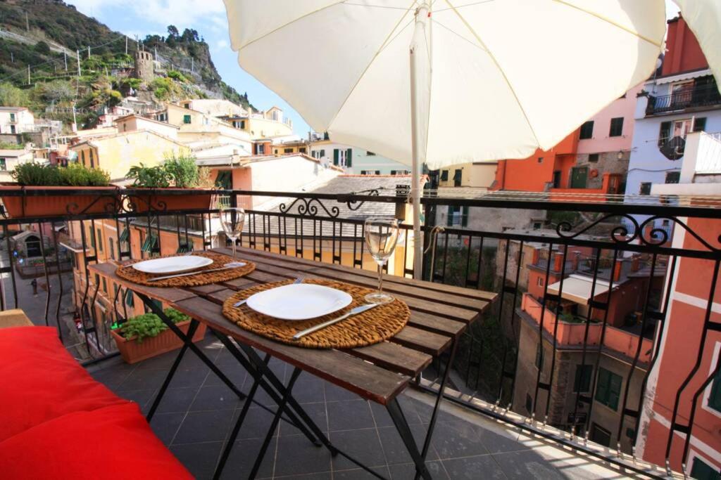 Diara, la casa a colori con terrazzo tesisinde bir balkon veya teras