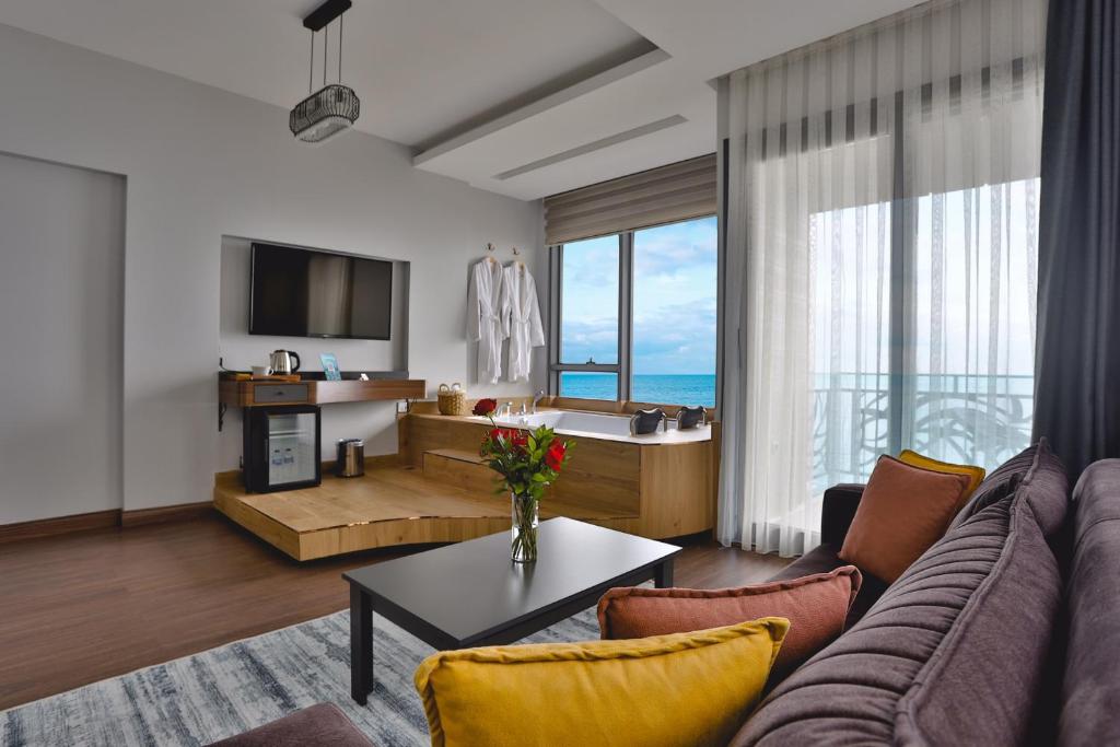 Peerless Villas Hotel - Black Sea Suite With Spa Bath