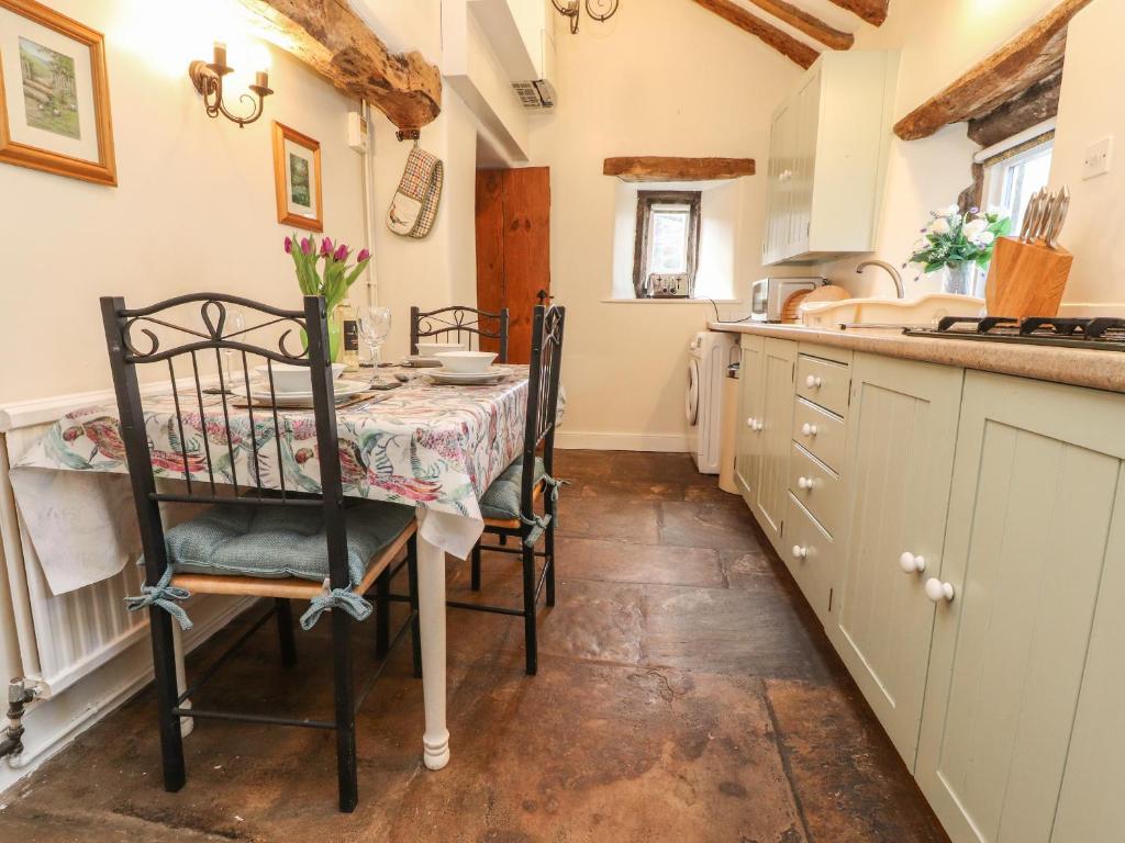 Kuchyň nebo kuchyňský kout v ubytování Beehive Cottage