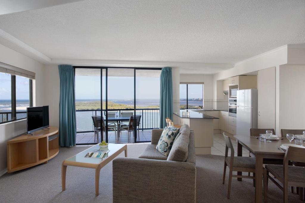 Sustainability certification BreakFree Grand Pacific - Three-Bedroom Water View Apartment