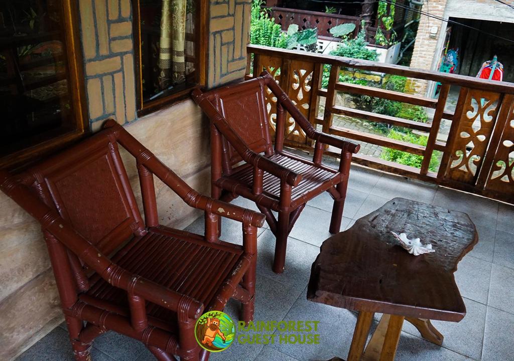 Un balcón o terraza en Rain Forest Guest House and Jungle Trekking