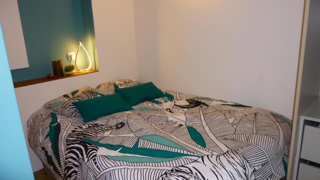 Appartement tout équipé avec piscine proche Stade OL et EUREXPO - One-Bedroom Apartment