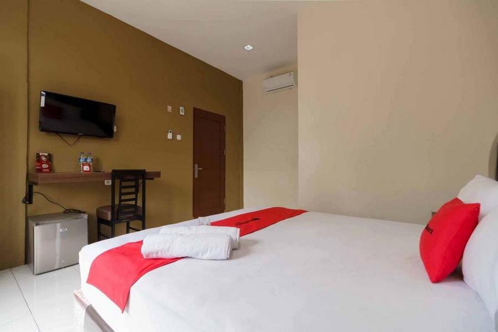 RedDoorz near RS Adam Malik Medan 2 - Deluxe -Raum