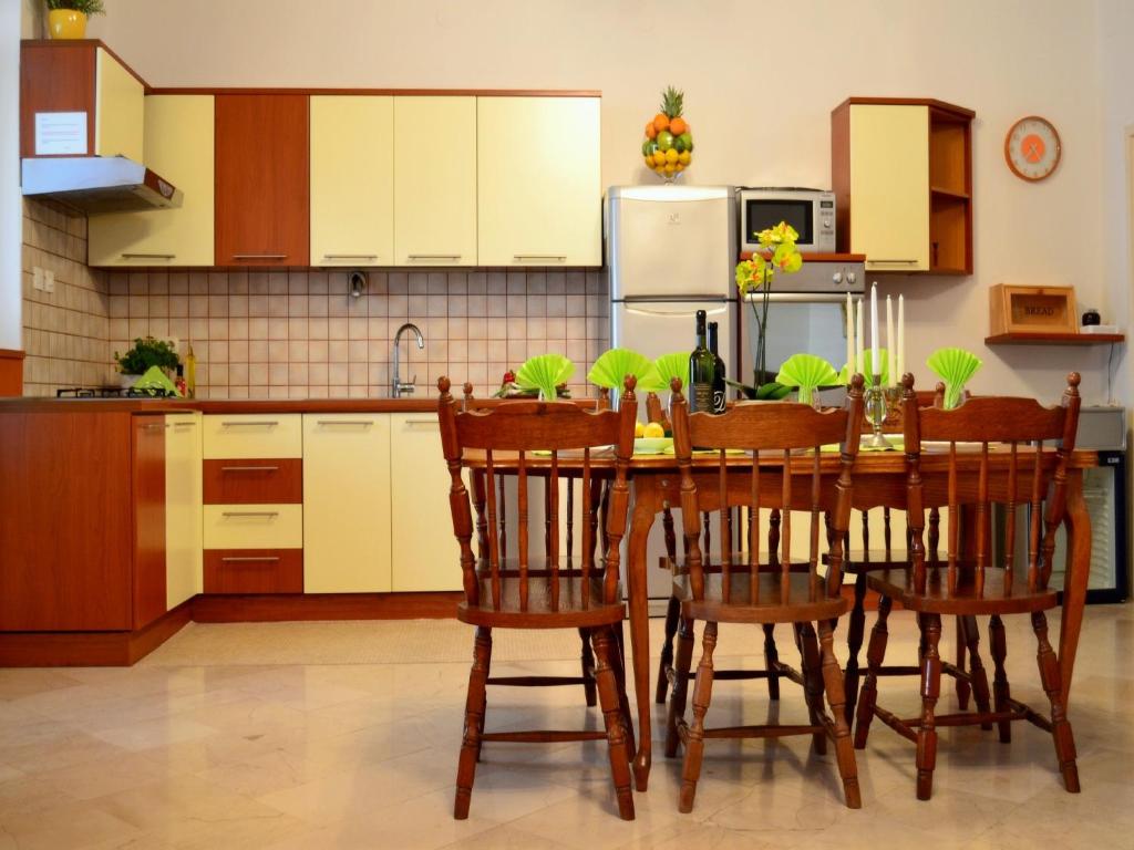 Kuchyň nebo kuchyňský kout v ubytování Villa Lina