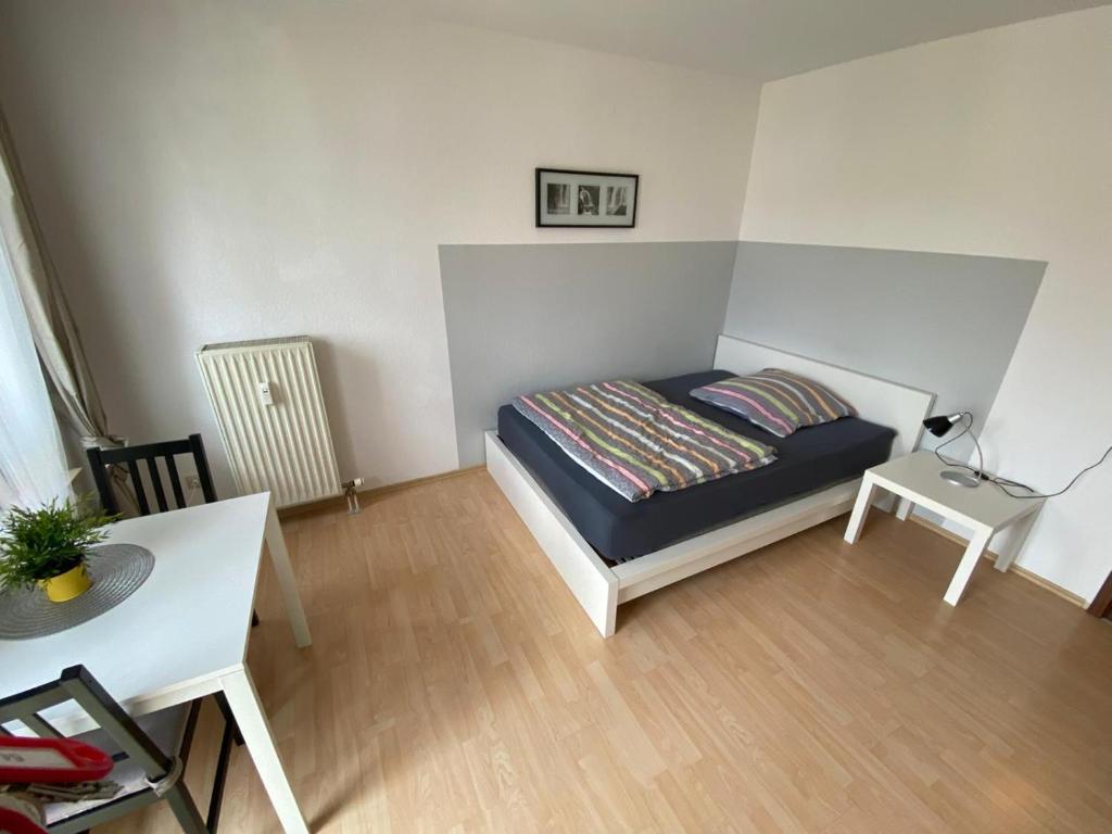 A bed or beds in a room at City Apartment Mannheim