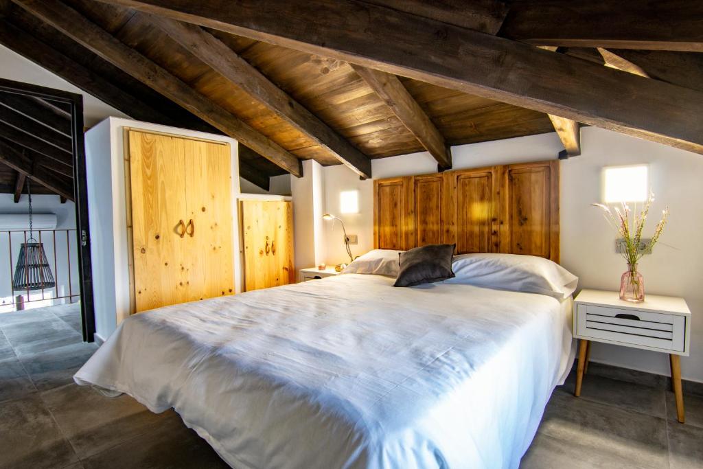 מיטה או מיטות בחדר ב-La Casa Gris Boutique Home