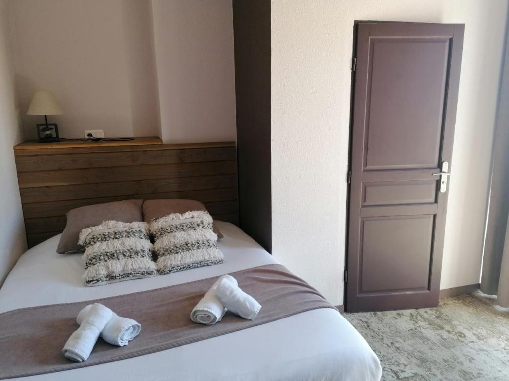 Ein Bett oder Betten in einem Zimmer der Unterkunft Hotel Restaurant L&#39;Escale