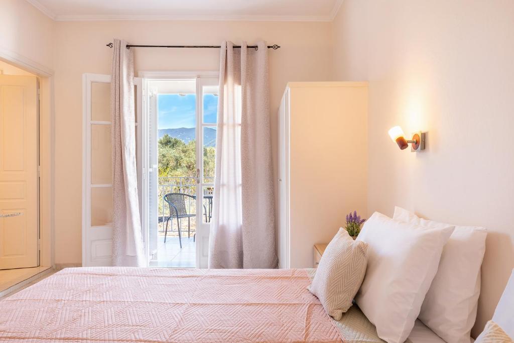 Postel nebo postele na pokoji v ubytování Albatross Apartments by Konnect, Ipsos Corfu