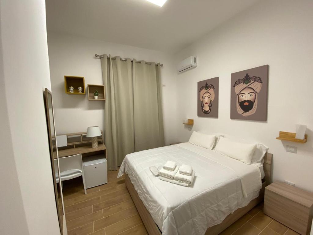 A bed or beds in a room at La Casa Dei Mori