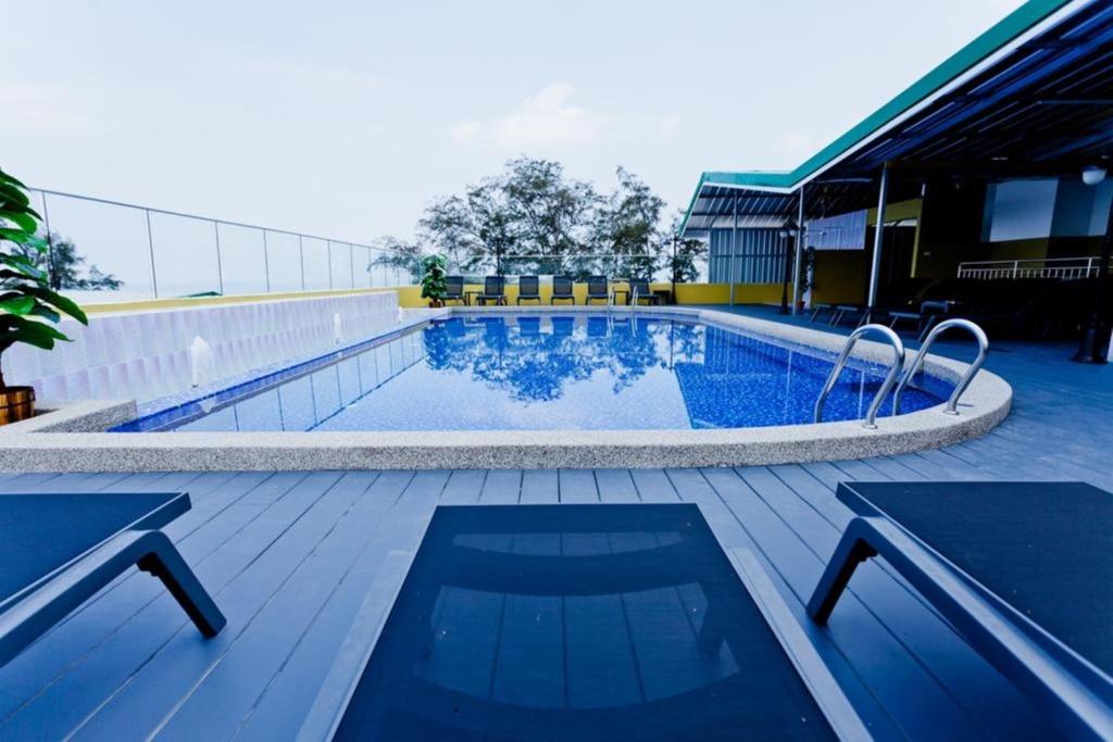 Bazén v ubytování Anda Beachside Hotel nebo v jeho okolí