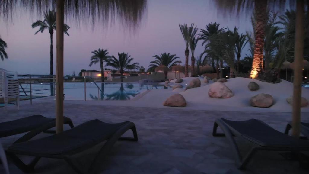 The swimming pool at or close to Balneario de Leana