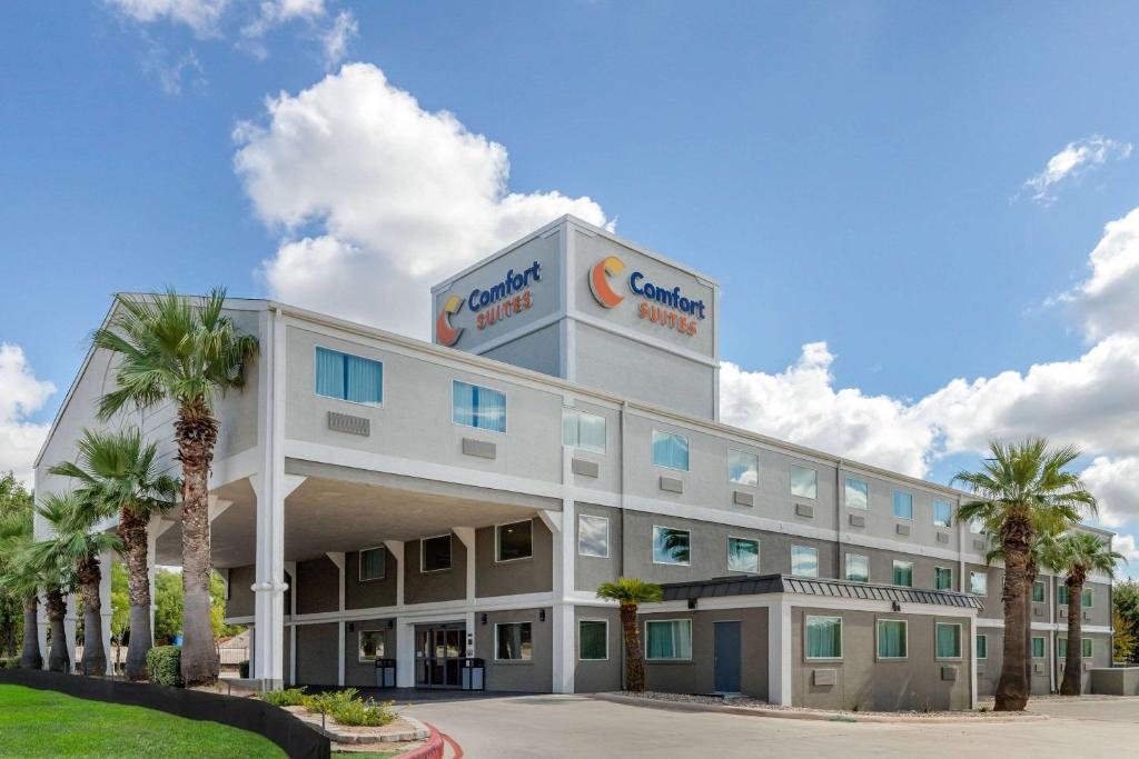 a rendering of the front of the hotel at Comfort Suites San Antonio Airport North in San Antonio