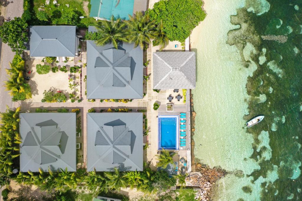 Bazén v ubytování Le Nautique Waterfront Hotel La Digue nebo v jeho okolí