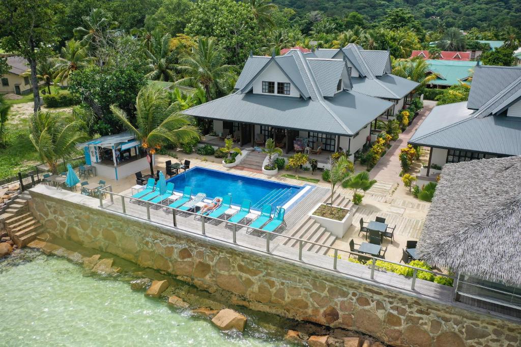 Bazén v ubytování Le Nautique Waterfront Hotel La Digue nebo v jeho okolí