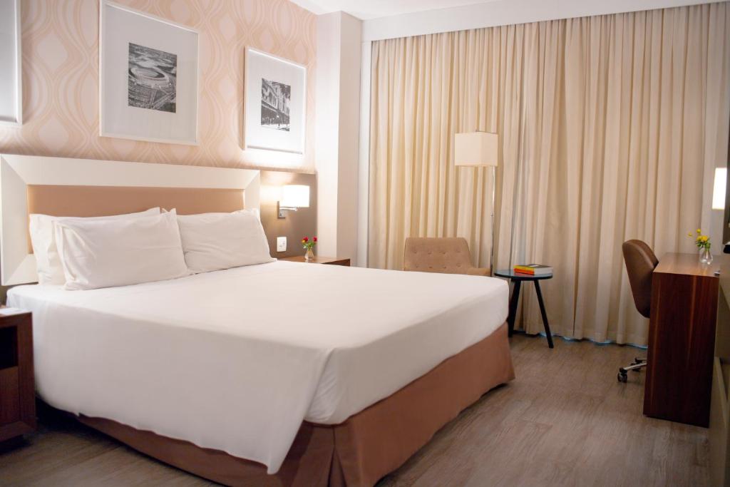 Cama ou camas em um quarto em Holiday Inn Belo Horizonte Savassi by IHG