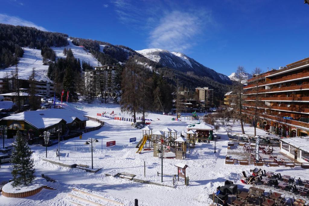 普華露的住宿－哥蒂耶酒店，雪覆盖的滑雪场,设有滑雪胜地