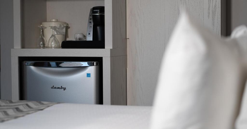 Postel nebo postele na pokoji v ubytování Hôtel Le Francis