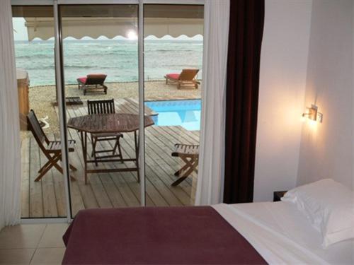 Bazén v ubytování Coco Beach Marie-Galante nebo v jeho okolí
