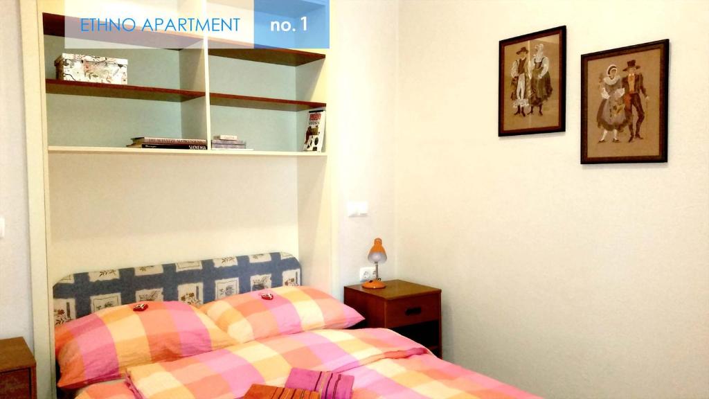 Postel nebo postele na pokoji v ubytování Ethno Apartments