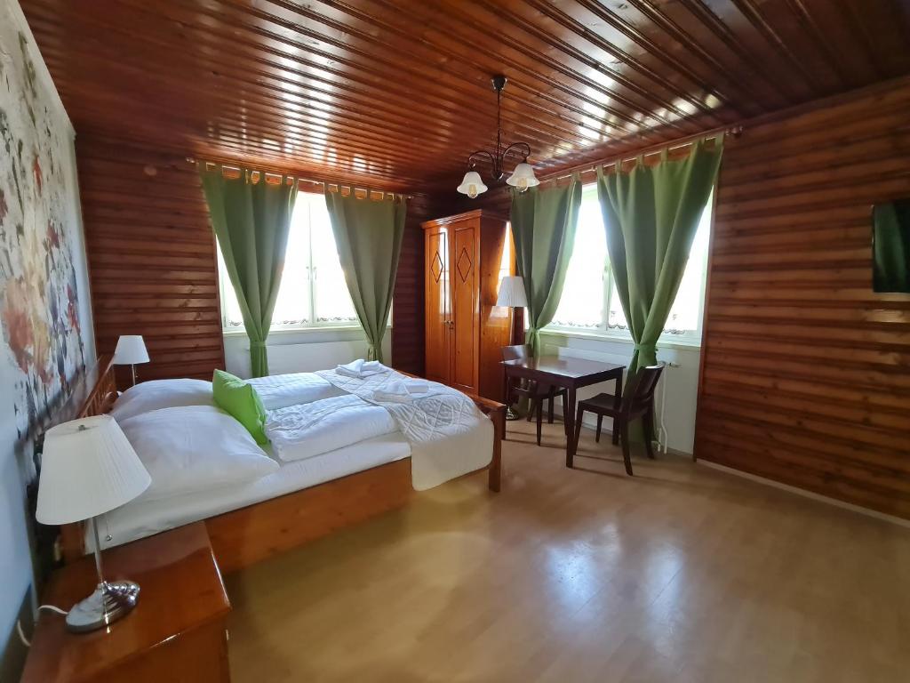 Postel nebo postele na pokoji v ubytování Vita Gasthof