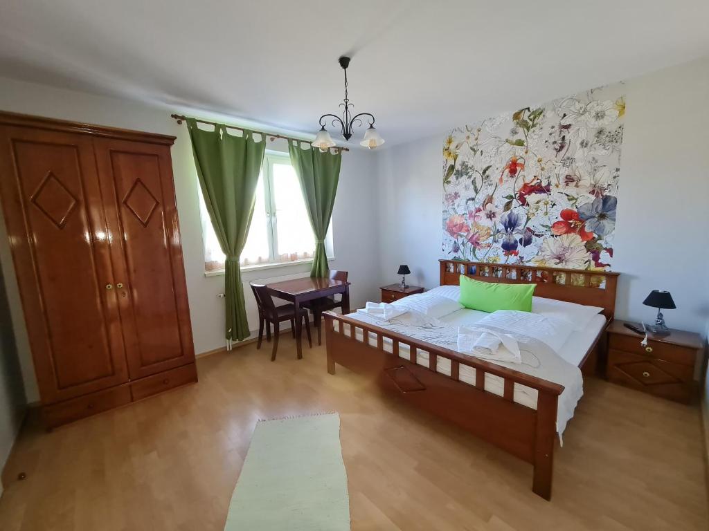 Postel nebo postele na pokoji v ubytování Vita Gasthof
