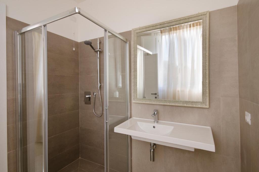 A bathroom at Villa del Sole Siena