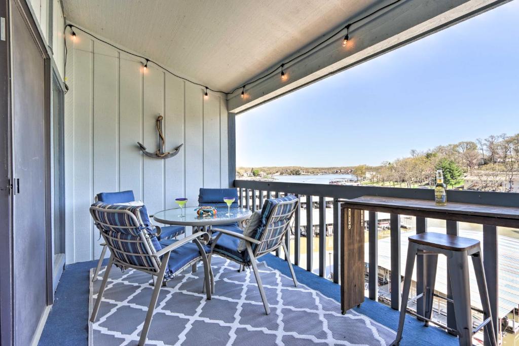 Heron Bay Resort Condo with Lake Views and Pool!, Osage Beach, MO