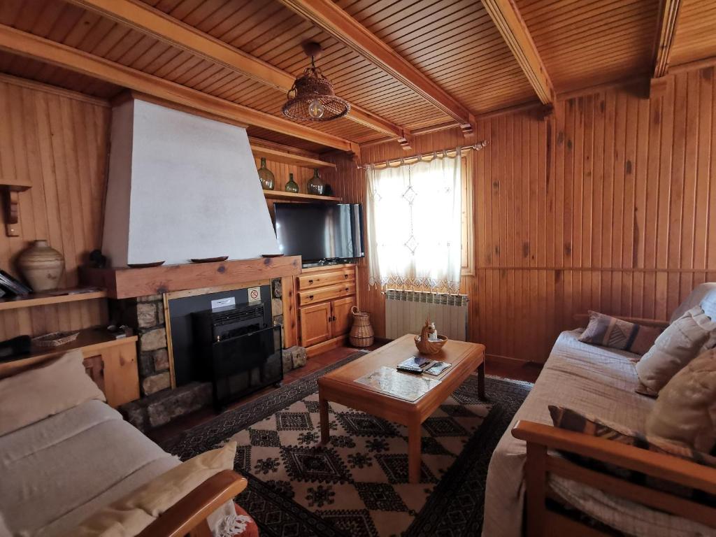 Televízia a/alebo spoločenská miestnosť v ubytovaní Casa Rural Castellanos