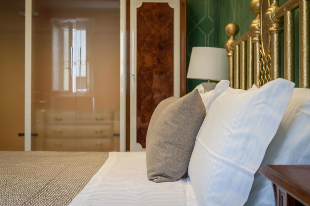 Posteľ alebo postele v izbe v ubytovaní Coclee Suite Palace