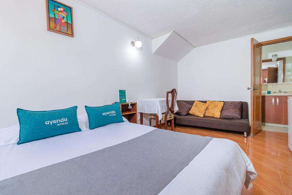 Postel nebo postele na pokoji v ubytování Hotel Calle 112