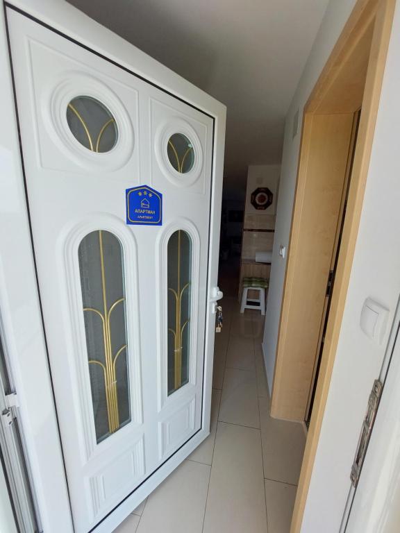 Fotografie z fotogalerie ubytování Apartman Šarm Srebrno jezero v destinaci Veliko Gradište