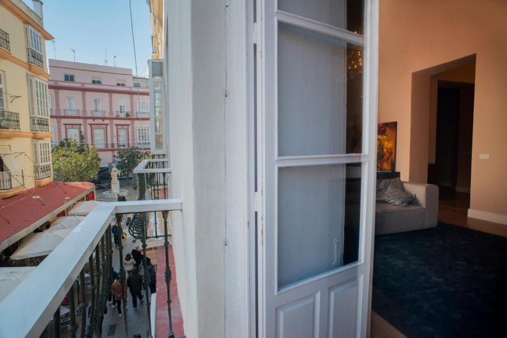 A balcony or terrace at Casa Plaza de las Flores Cádiz Grupo AC Gestión