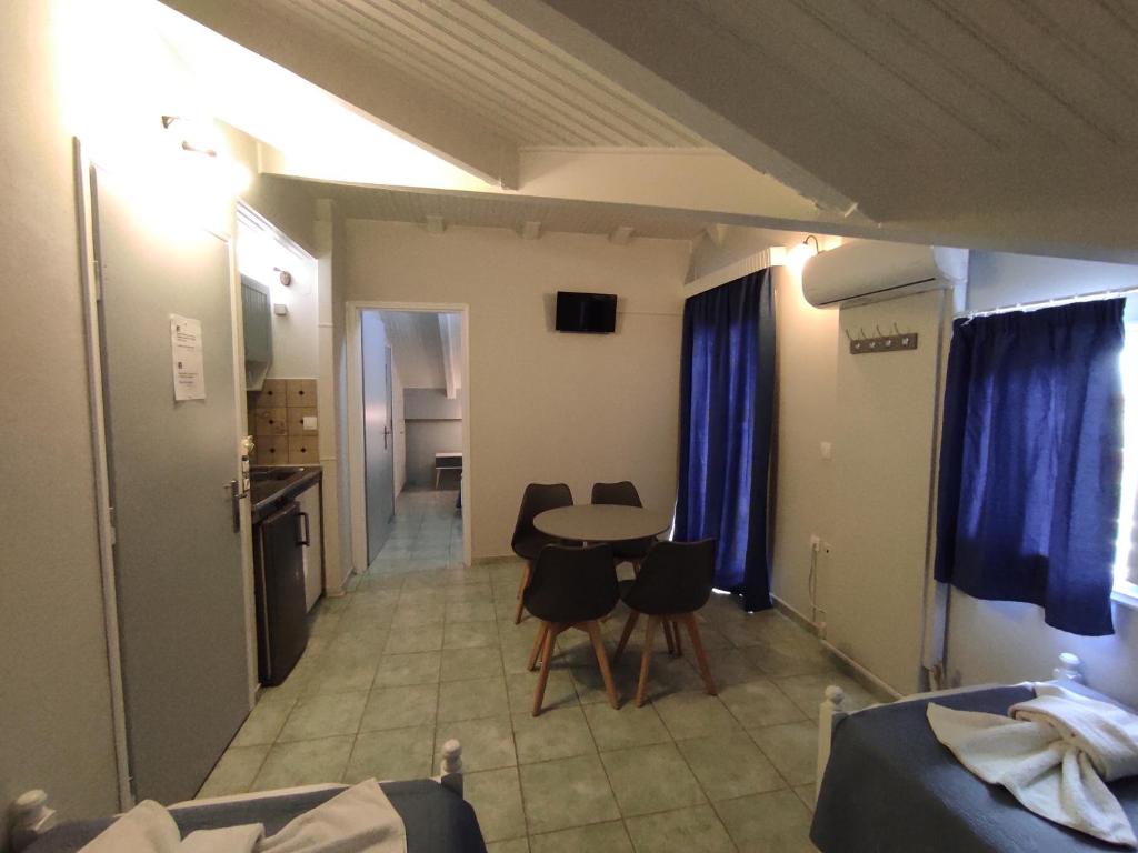 A kitchen or kitchenette at Venus Rooms