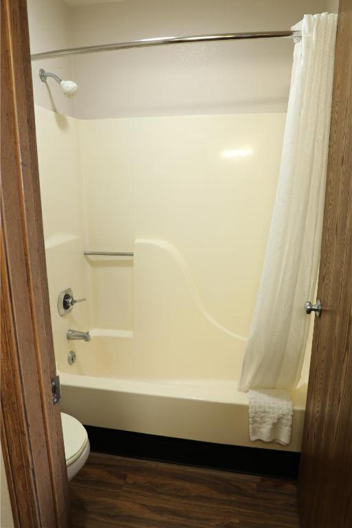 Econo Inn - Queen Room - No Fumar