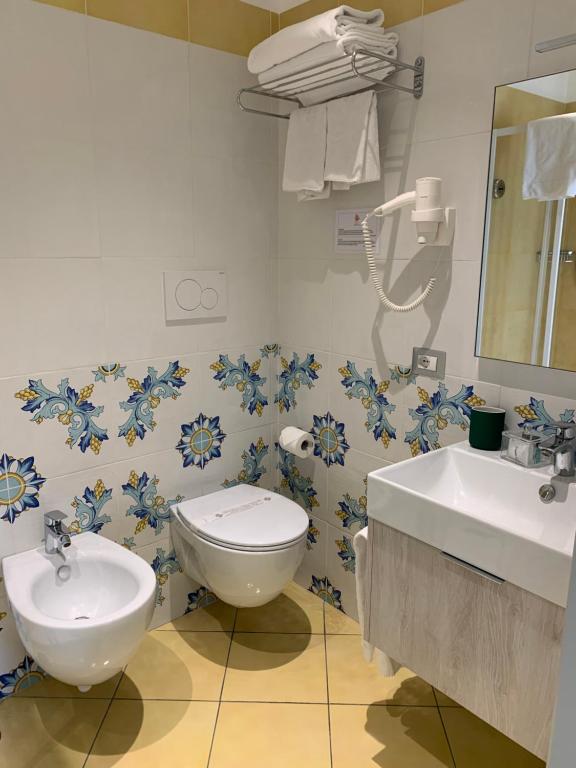 Koupelna v ubytování Hotel Corallo Circeo