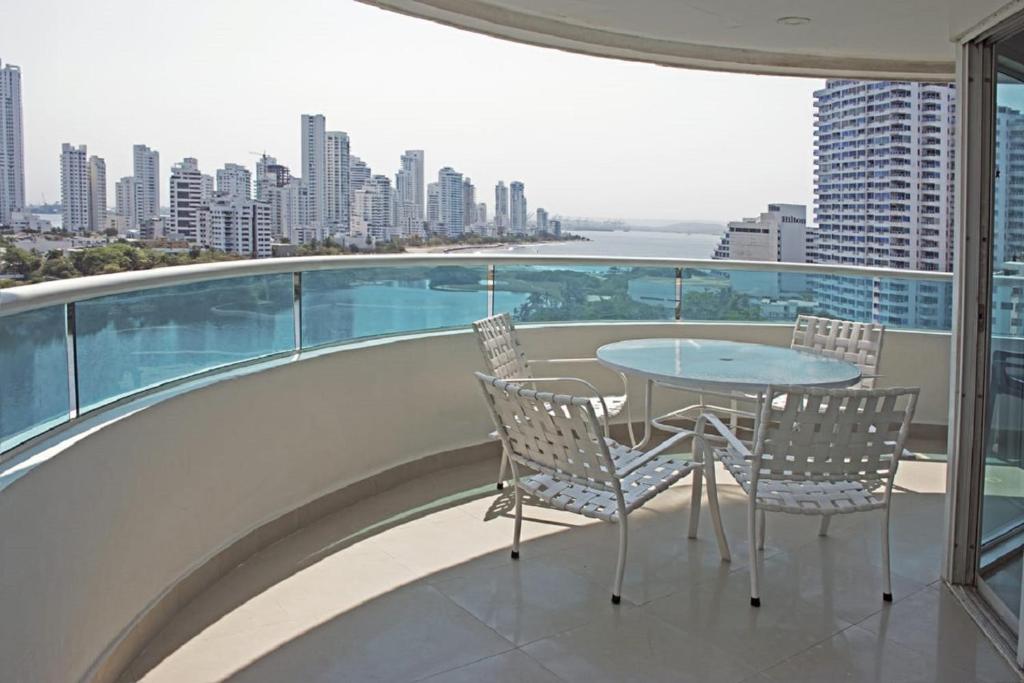 APARTAMENTO EN CARTAGENA FRENTE AL MAR 2 ALCOBAS 2T11B CON AIRE ACONDICIONADO Y WIFI